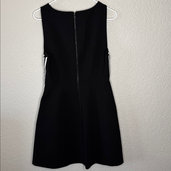Alice + Olivia Lindsey Structured Side Stripe Mini Dress Size M - Picture 5 of 10